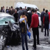 Otomobil ile minibüs çarpıştı: 20 yaralı Otomobil ile minibüs çarpıştı: 20 yaralı