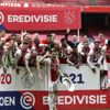 Ajax şampiyonluk kupasından yapılan yıldızıları taraftarlarına gönderecek Ajax şampiyonluk kupasından yapılan yıldızıları taraftarlarına gönderecek