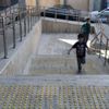 Gözaltına alınan babasının peşinden koştu Gözaltına alınan babasının peşinden koştu