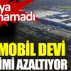 ﻿Otomobil devi üretimi azaltıyor