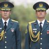Başkan Erdoğan, Kara Harp Okulu'ndan mezun olan iki Kırgız teğmeni Kırgızistan ziyareti dolayısıyla uçağına davet etti