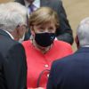 Angela Merkel, eleştirilerin ardından ilk kez maske ile görüntülendi