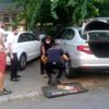 Otomobilin altına giren yavru kediyi itfaiye kurtardı Otomobilin altına giren yavru kediyi itfaiye kurtardı