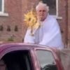 ABD’de papaz, kiliseye gidemeyen cemaati sokakta kutsadı