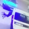 Son dakika: Hareket eden aracın içine atlayıp... Son dakika: Hareket eden aracın içine atlayıp...