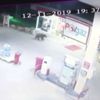 Akaryakıt istasyonunda ayı paniği Akaryakıt istasyonunda ayı paniği