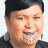 Maori dövmeli bakan oldu
