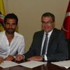 Alper Potuk yeni sözleşmesini imzaladı Alper Potuk yeni sözleşmesini imzaladı