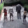 Kavga ettiği eşinin suratına kezzap attı Kavga ettiği eşinin suratına kezzap attı