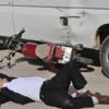 Motorsiklet sürücüsünün ölümden döndüğü kaza Motorsiklet sürücüsünün ölümden döndüğü kaza