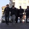 Göçmen kaçakçılığı iddiasıyla yakalanan 2 zanlı tutuklandı Göçmen kaçakçılığı iddiasıyla yakalanan 2 zanlı tutuklandı