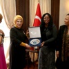 Emine Erdoğan'a plaket