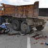 Yarış motosikleti kamyona çarptı, 2 kişi öldü