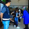Son anda sınava yetişen kız kardeşler, fenalık geçirdi Son anda sınava yetişen kız kardeşler, fenalık geçirdi