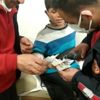 Çocuğun parmağına sıkışan yüzük kesilerek çıkarıldı Çocuğun parmağına sıkışan yüzük kesilerek çıkarıldı