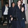 Angelina Jolie 6 çocuğunu yanında getirdi Angelina Jolie 6 çocuğunu yanında getirdi