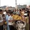 Muz satmak için gittiği pazarda yağmalanan çocuk