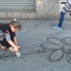 Çocuklardan su ile desen