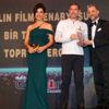 Bir Türk Masalı filmi ekibine ödül verildi Bir Türk Masalı filmi ekibine ödül verildi