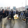 Taksim'de CHP'lilere polis müdahalesi