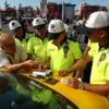 Taksim Meydanı nda taksicilere uygulama Taksim Meydanı nda taksicilere uygulama