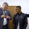 Malcom imzaladı, Medvedev kravat kesti Malcom imzaladı, Medvedev kravat kesti