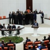 AK Partili Vekillerden Canlı Kalkan! AK Partili Vekillerden Canlı Kalkan!