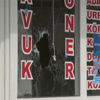 CHP bürosu olarak kullanılan dükkanın camlarında silah izleri bulundu CHP bürosu olarak kullanılan dükkanın camlarında silah izleri bulundu