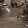 Üsküdar'da esnaf işe yüzerek gitti