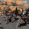 Yünanistan aşı vurulan gençlere para verecek