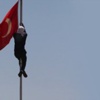 Türk bayrağına hain saldırı