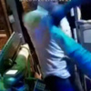 İki kardeş otobüs sürücüsünü dövdü