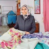 Eşarplar elinde çiçek açıyor Eşarplar elinde çiçek açıyor