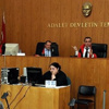 Hakim ve avukatlar yanyana oturdu