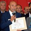 İzmir Büyükşehir Belediye Başkanı Soyer, mazbatasını aldı İzmir Büyükşehir Belediye Başkanı Soyer, mazbatasını aldı