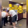 İngiltere de polis restoranda çıkan kavgayı şok tabancasıyla ...