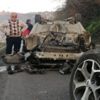 Hurdaya dönen araçtan sağ çıktı Hurdaya dönen araçtan sağ çıktı