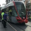 Son dakika: Laleli'de tramvay ile otobüs çarpıştı Son dakika: Laleli'de tramvay ile otobüs çarpıştı