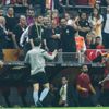 Fatih Terim tribüne gönderildi! Fatih Terim tribüne gönderildi!