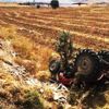 Devrilen traktörün sürücüsü hayatını kaybetti Devrilen traktörün sürücüsü hayatını kaybetti