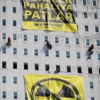 Greenpeace'den gökdelende nükleer eylemi Greenpeace'den gökdelende nükleer eylemi