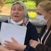 Sanığın üzerine kızının mezar toprağını attı Sanığın üzerine kızının mezar toprağını attı