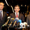 Davutoğlu'dan Koç ailesine taziye ziyareti Davutoğlu'dan Koç ailesine taziye ziyareti