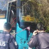 Özel halk otobüsü yol kenarındaki kadınları ezdi Özel halk otobüsü yol kenarındaki kadınları ezdi
