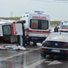 Hasta taşıyan ambulans devrildi: 4 yaralı