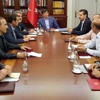 Başbakan Davutoğlu Bahçeli görüşmesi öncesi toplantı yaptı Başbakan Davutoğlu Bahçeli görüşmesi öncesi toplantı yaptı
