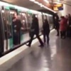 Skandal! Metroya siyahi adamı sokmadılar Skandal! Metroya siyahi adamı sokmadılar