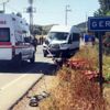 Minibüsle çarpışan kasksız motosikletli hayatını kaybetti Minibüsle çarpışan kasksız motosikletli hayatını kaybetti