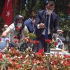 Şehit mezarlıklarına karanfil bırakıldı