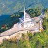 Zirvedeki muhteşem cami dualarla açıldı Zirvedeki muhteşem cami dualarla açıldı